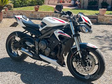 Triumph Street Triple S 660 A2