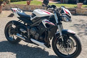Triumph Street Triple S 660 A2