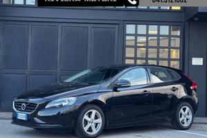 VOLVO V40 D2 R-design Momentum