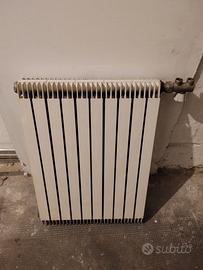 Caloriferi in alluminio con valvola 