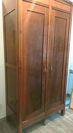 Armadio antico in legno