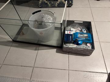 Vasca per acquario ed accessori