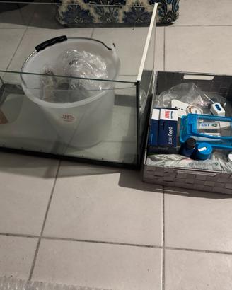 Vasca per acquario ed accessori