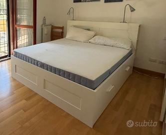 Letto con materasso e testiera