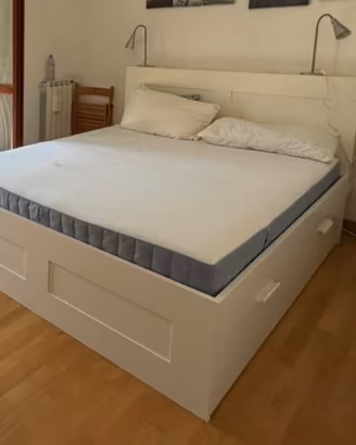 Letto con materasso e testiera