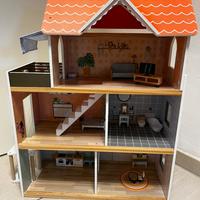 Casa delle bambole in legno