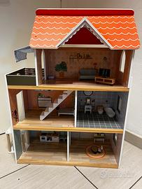 Casa delle bambole in legno