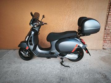 Piaggio Vespa 300 GTS hpe SUPER SPORT