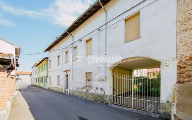 PALAZZINA DI QUATTRO APPARTAMENTI DA RISTRUTTURARE