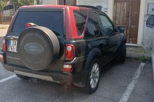 Macchina Land rover