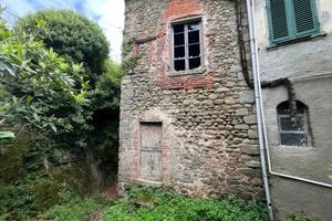 CASA INDIPENDENTE A PESCIA