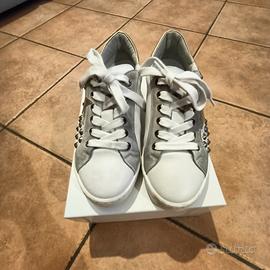 Sneakers bianche borchiate Ranyé