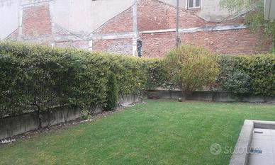 appartamento luminoso arredato con grande giardino