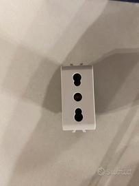 Presa bipasso Gewiss Corus