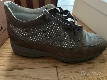 Sneaker grigio tortora