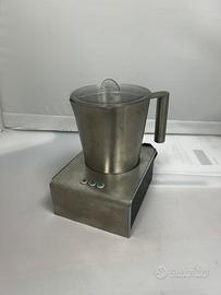 Montalatte in acciaio Illy