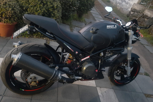 Ducati Monster dark 600