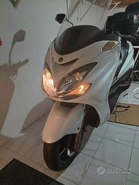Yamaha Majesty 