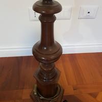 Lampada da tavolo in legno