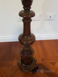 Lampada da tavolo in legno
