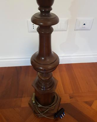 Lampada da tavolo in legno