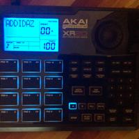 AKAI XR-20 DRUM MACHINE + BOSS FS-6 PEDALE MULTIF.