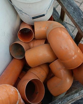 raccordi plastica fogna più Malta e stucco 