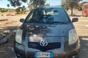 Toyota Yaris Grigio Metallizzato 