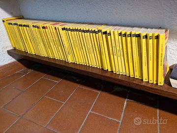 Blocco di  59 libri gialli Mondadori