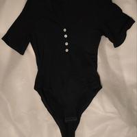 Body nero con bottoni