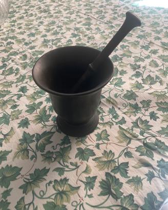 Antico mortaio in bronzo