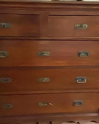 Mobili in legno: cassettoni, vetrina e credenza