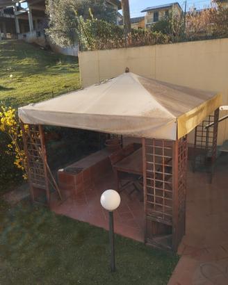 Gazebo fisso + tavolo e sedie in legno pieno
