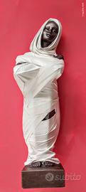 Scultura di donna