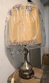 lume in peltro con paralume