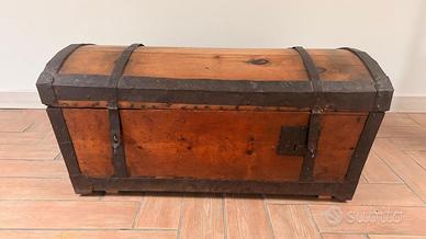 Baule antico in legno