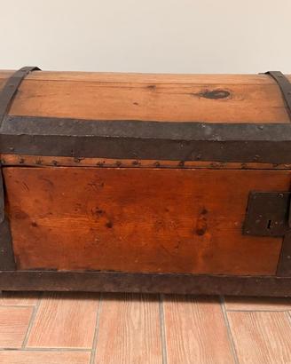 Baule antico in legno
