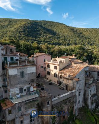 POLI: APPARTAMENTO CENTRALE RISTRUTTURATO