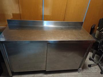 Banco in acciaio inox. 