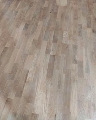 Rovere tradizionale grezzo fine serie stock 45mq