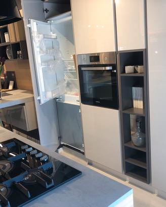 Cucina moderna  con penisola in promozione