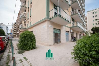 3 Locali C/1 a Reddito con 5 Vetrine