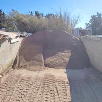 Terra grigliata per giardino. 