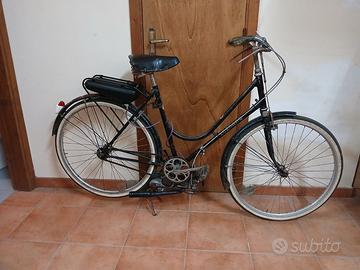 Bicicletta d'epoca con motore