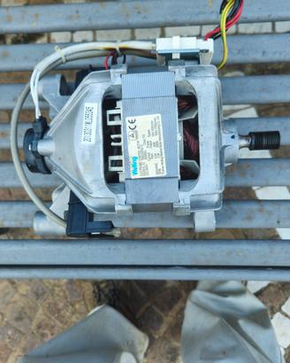 MOTORE LAVATRICE INDESIT IWC71051 