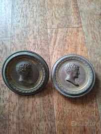 coppia medaglioni decorativi