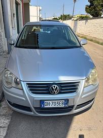 W w Polo
