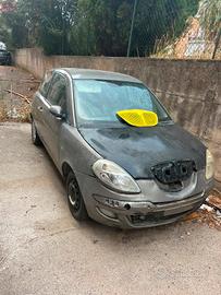 lancia y