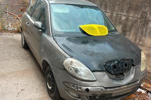 lancia y