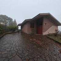 Villetta libera su 4 lati nelle colline tortonesi